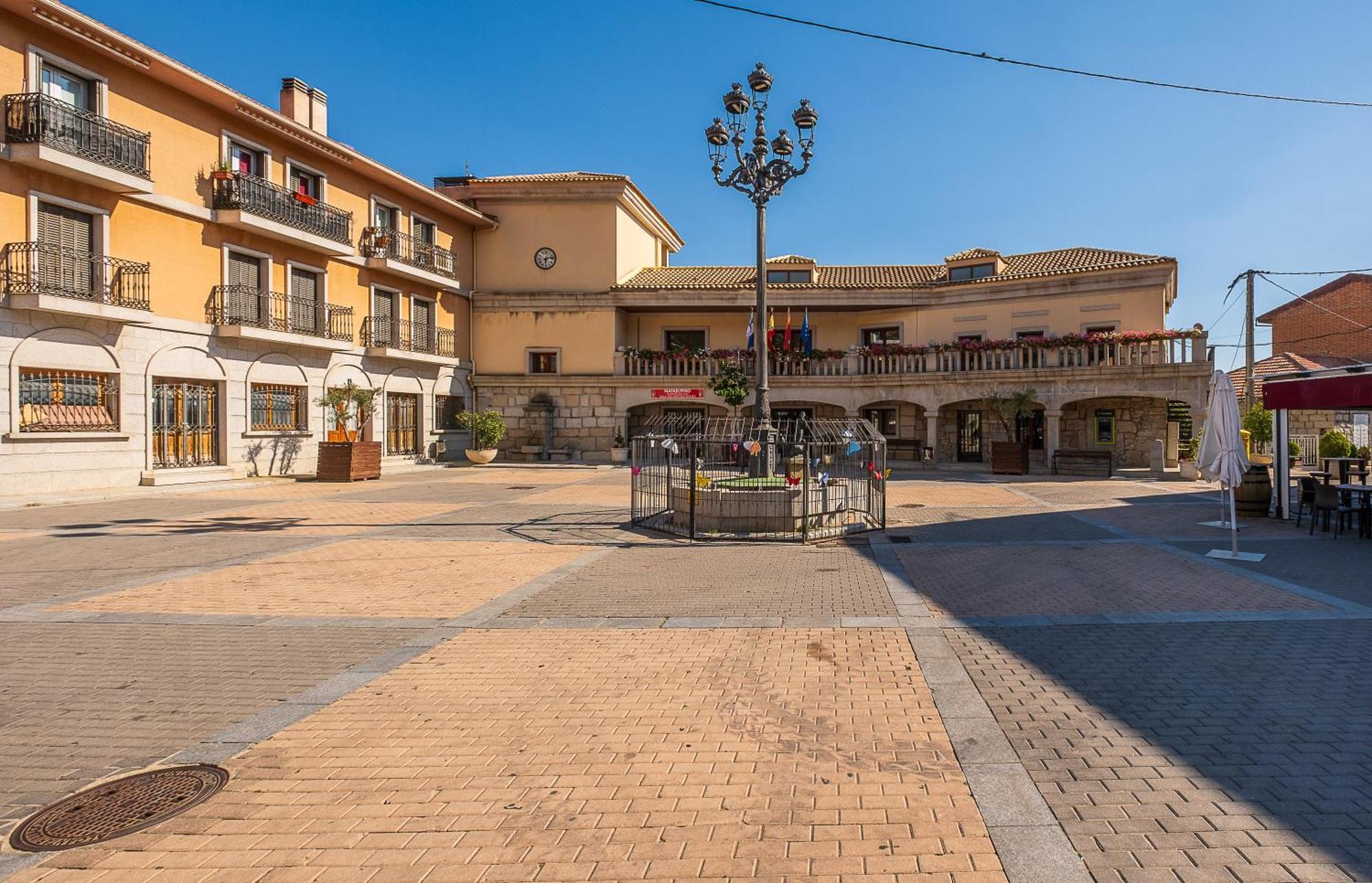 La Puerta Verde Mataelpino Exterior photo